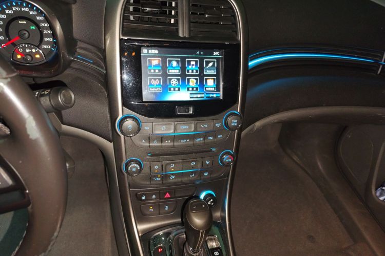 Used Chevrolet Malibu 2014 2.0L Automatic Luxury Edition Audio And AC Panel
