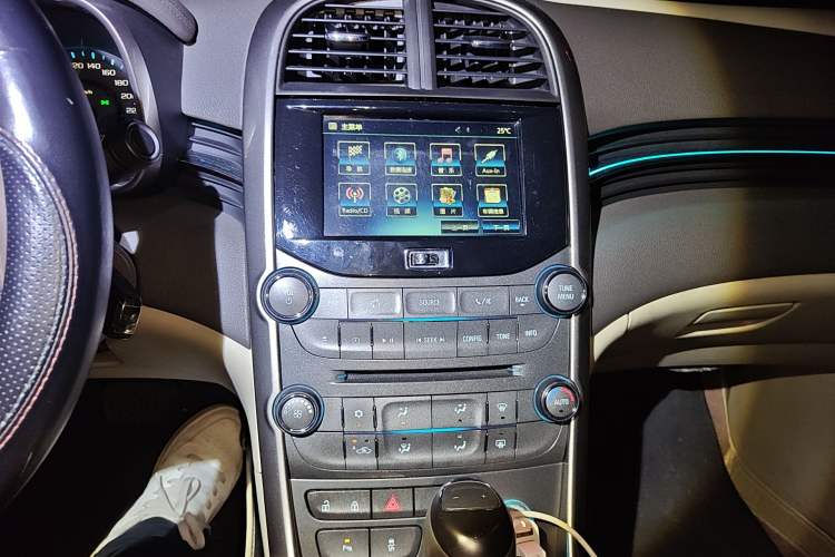 Used Chevrolet Malibu 2014 2.4L Automatic Luxury Edition Audio And AC Panel