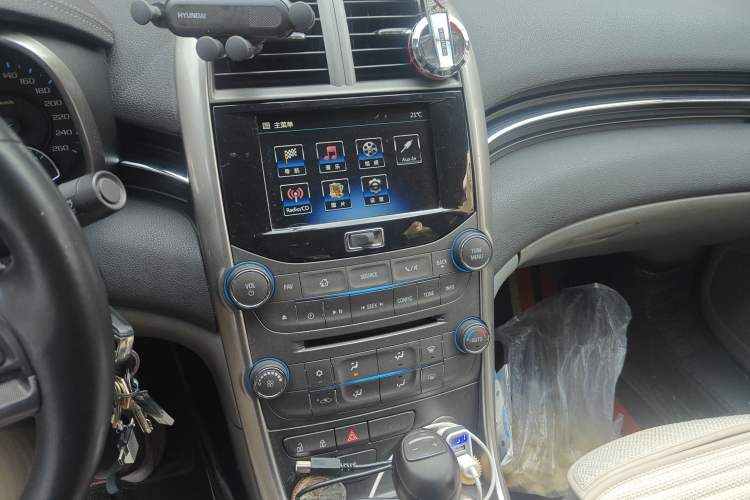 Used Chevrolet Malibu 2014 2.0L Automatic Luxury Edition Audio And AC Panel