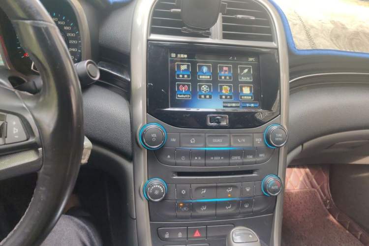 Used Chevrolet Malibu 2014 2.0L Automatic Luxury Edition Audio And AC Panel
