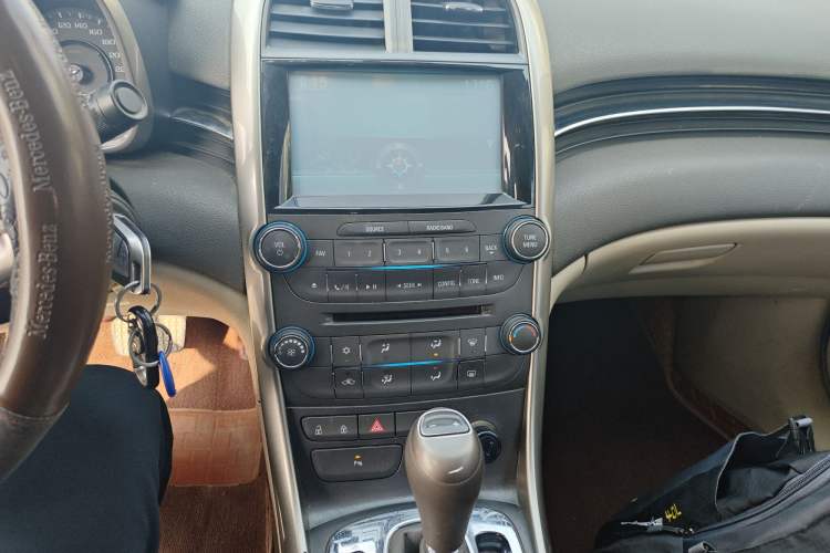 Used Chevrolet Malibu 2014 2.0L Automatic Comfort Edition Audio And AC Panel