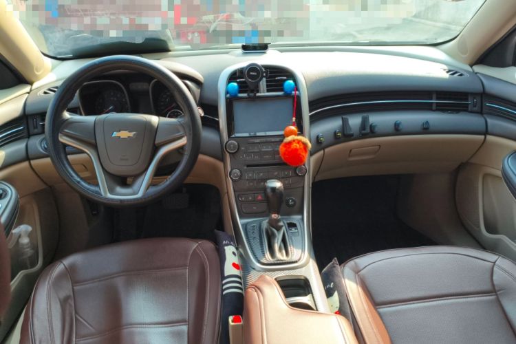 Used Chevrolet Malibu 2014 2.0L Automatic Comfort Edition Center Console
