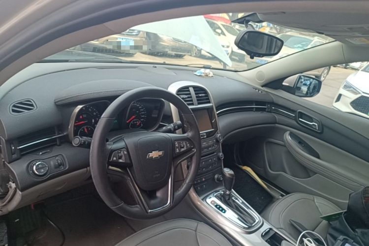 Used Chevrolet Malibu 2014 2.0L Automatic Luxury Edition Center Console