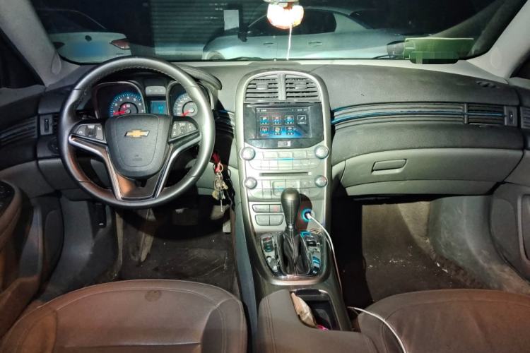 Used Chevrolet Malibu 2014 2.0L Automatic Luxury Edition Center Console
