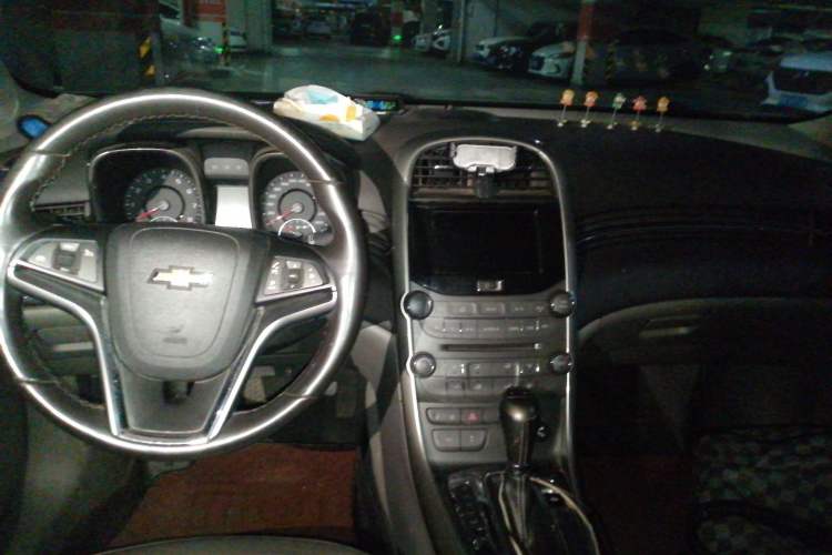 Used Chevrolet Malibu 2014 2.4L Automatic Luxury Edition Center Console