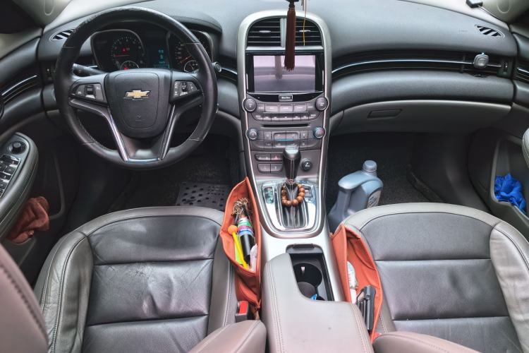 Used Chevrolet Malibu 2014 2.0L Automatic Luxury Edition Center Console