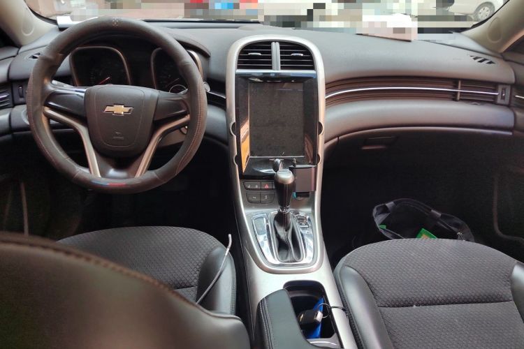 Used Chevrolet Malibu 2014 1.6T Automatic Comfort Edition Center Console