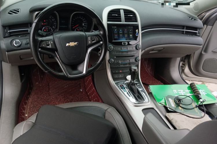 Used Chevrolet Malibu 2014 2.0L Automatic Luxury Edition Center Console