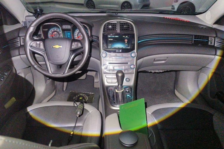 Used Chevrolet Malibu 2014 2.4L Automatic Luxury Edition Center Console