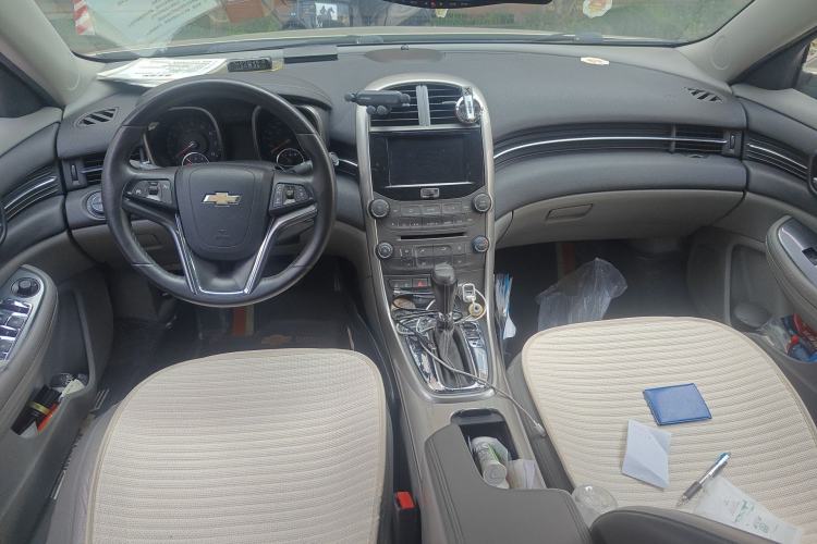 Used Chevrolet Malibu 2014 2.0L Automatic Luxury Edition Center Console