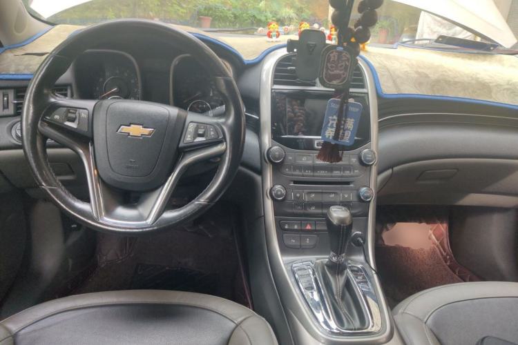 Used Chevrolet Malibu 2014 2.0L Automatic Luxury Edition Center Console