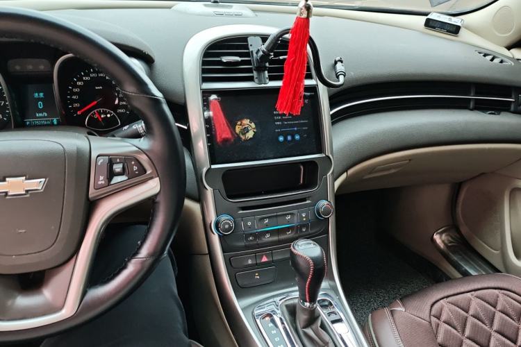 Used Chevrolet Malibu 2014 2.0L Automatic Comfort Edition Center Console