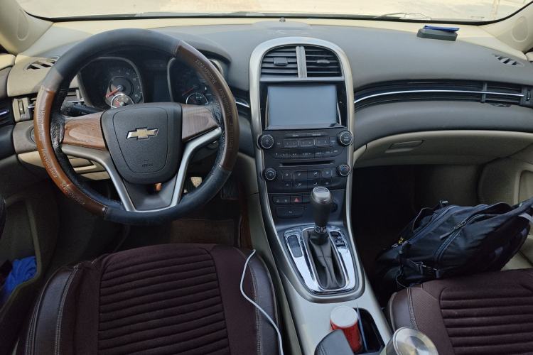 Used Chevrolet Malibu 2014 2.0L Automatic Comfort Edition Center Console