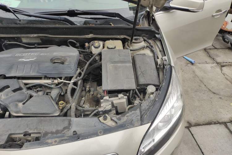 Used Chevrolet Malibu 2014 2.0L Automatic Comfort Edition Engine Bay Left
