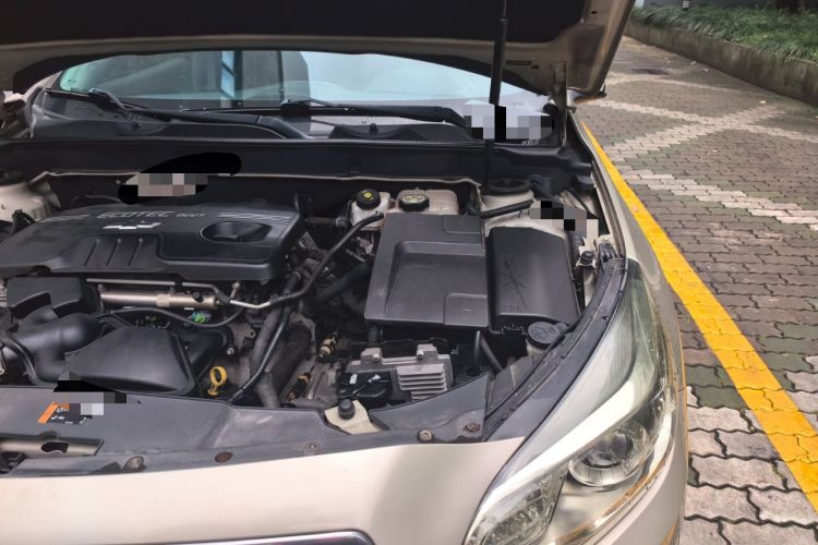 Used Chevrolet Malibu 2014 2.0L Automatic Luxury Edition Engine Bay Left