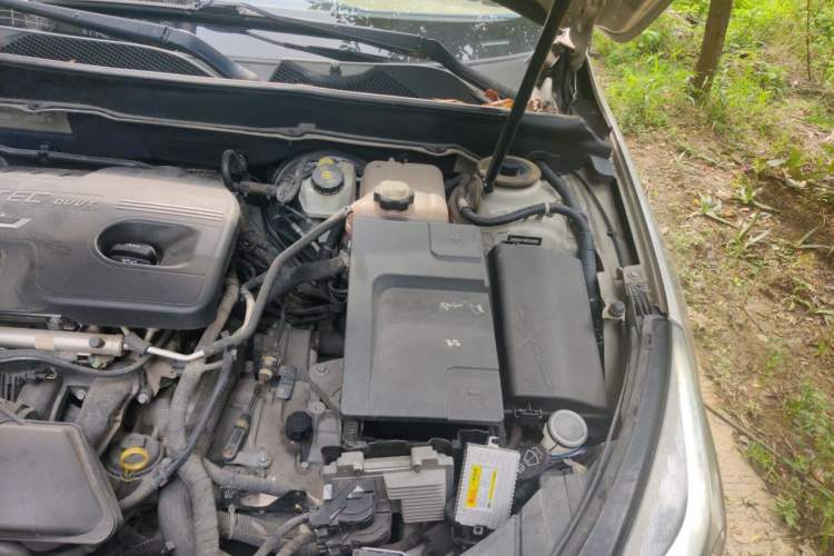 Used Chevrolet Malibu 2014 2.0L Automatic Luxury Edition Engine Bay Left