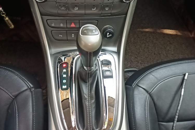 Used Chevrolet Malibu 2014 1.6T Automatic Luxury Edition Gear Lever
