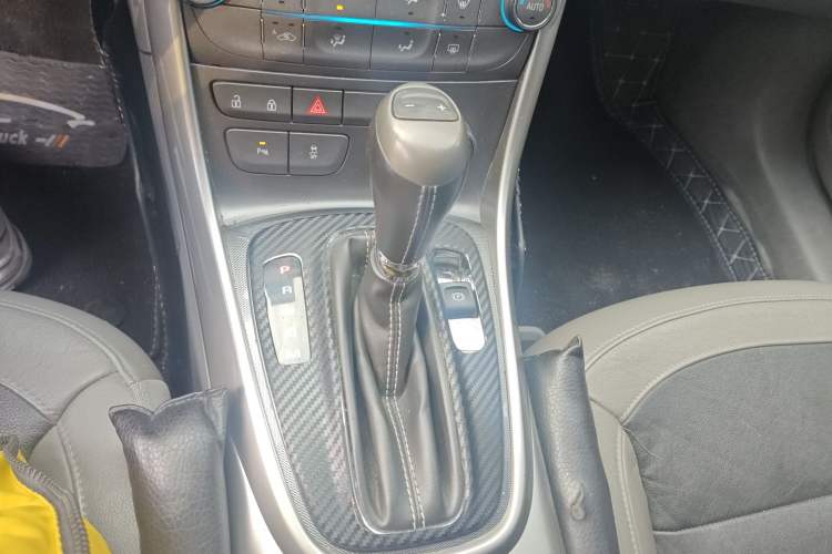 Used Chevrolet Malibu 2014 2.0L Automatic Luxury Edition Gear Lever