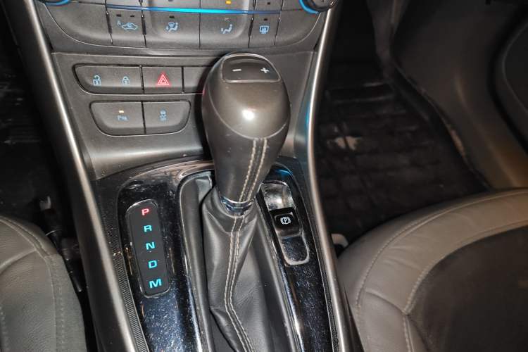Used Chevrolet Malibu 2014 2.0L Automatic Luxury Edition Gear Lever