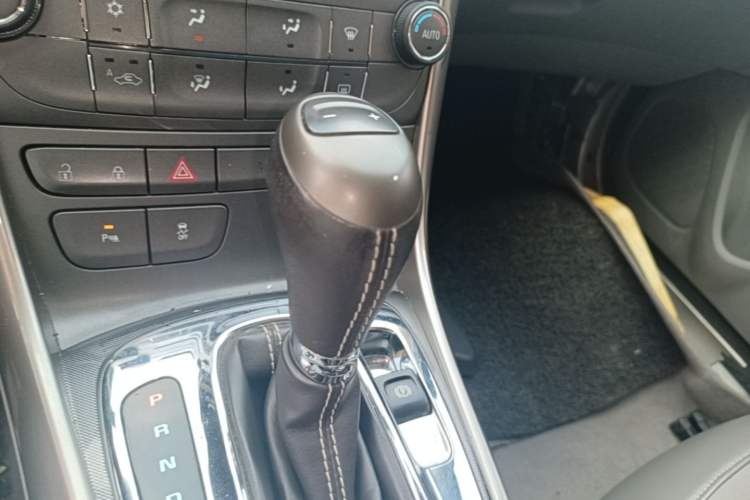 Used Chevrolet Malibu 2014 2.0L Automatic Luxury Edition Gear Lever