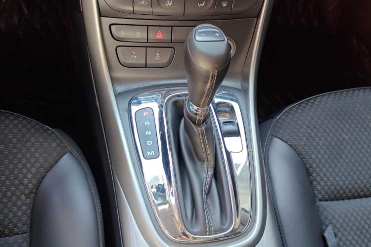 Used Chevrolet Malibu 2014 1.6T Automatic Comfort Edition Gear Lever