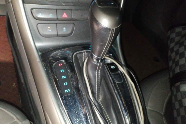 Used Chevrolet Malibu 2014 2.4L Automatic Luxury Edition Gear Lever