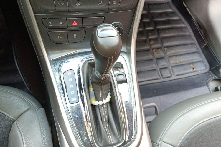 Used Chevrolet Malibu 2014 2.0L Automatic Luxury Edition Gear Lever