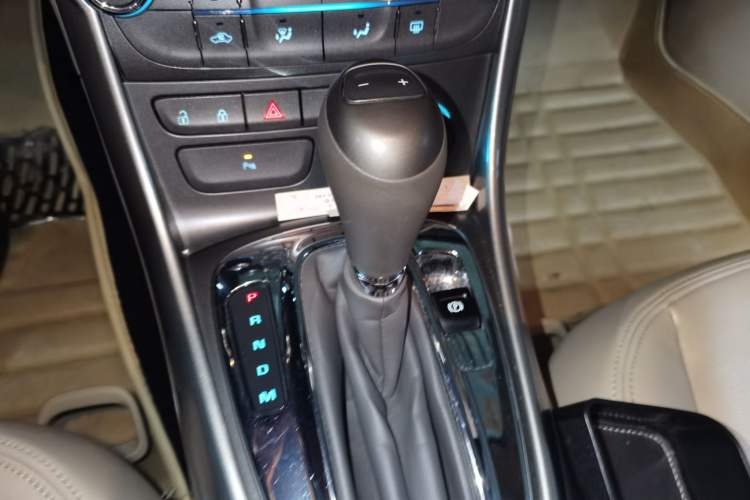 Used Chevrolet Malibu 2014 2.0L Automatic Comfort Edition Gear Lever