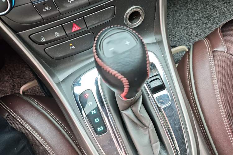 Used Chevrolet Malibu 2014 2.0L Automatic Comfort Edition Gear Lever