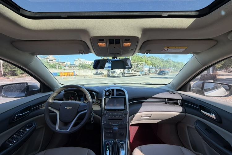 Used Chevrolet Malibu 2014 2.0L Automatic Comfort Edition Interior 1