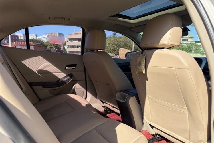 Used Chevrolet Malibu 2014 2.0L Automatic Comfort Edition Interior 10