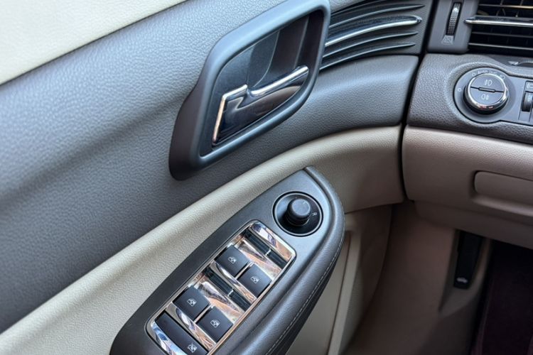 Used Chevrolet Malibu 2014 2.0L Automatic Comfort Edition Interior 11