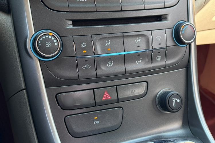 Used Chevrolet Malibu 2014 2.0L Automatic Comfort Edition Interior 14