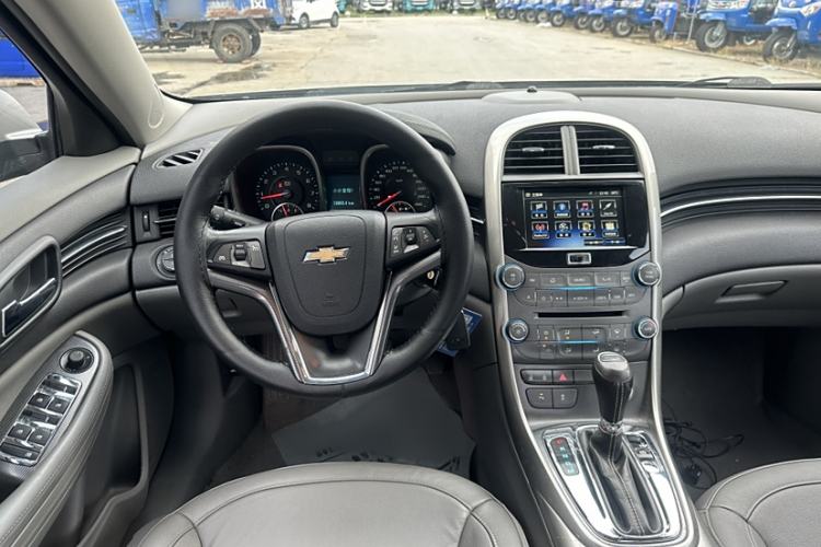 Used Chevrolet Malibu 2014 2.0L Automatic Luxury Edition Interior 2