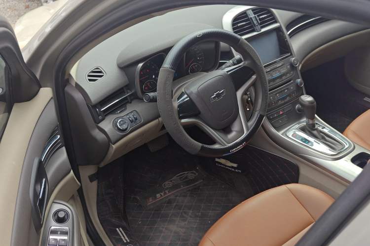 Used Chevrolet Malibu 2014 2.0L Automatic Comfort Edition Interior 2