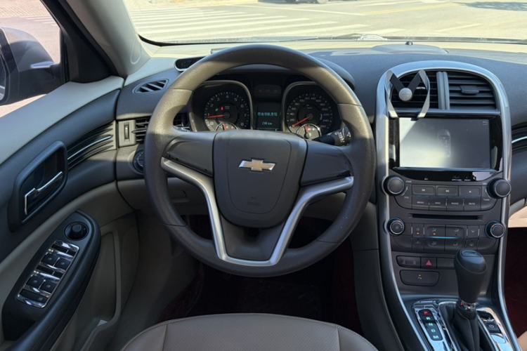 Used Chevrolet Malibu 2014 2.0L Automatic Comfort Edition Interior 2