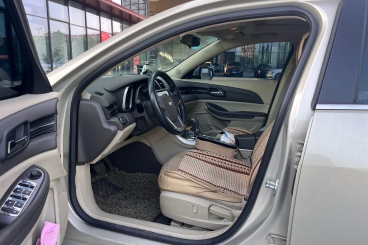 Used Chevrolet Malibu 2014 2.0L Automatic Comfort Edition Interior 2