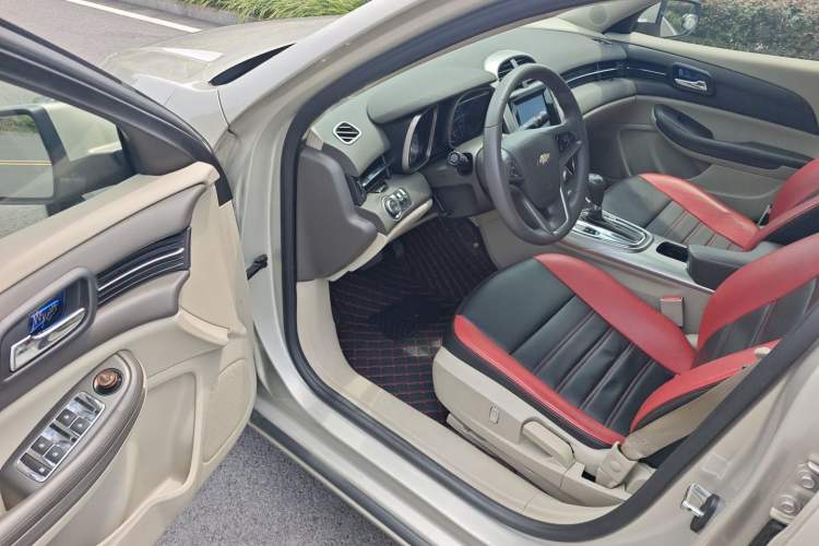 Used Chevrolet Malibu 2014 2.0L Automatic Comfort Edition Interior 2