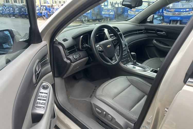 Used Chevrolet Malibu 2014 2.0L Automatic Luxury Edition Interior 3