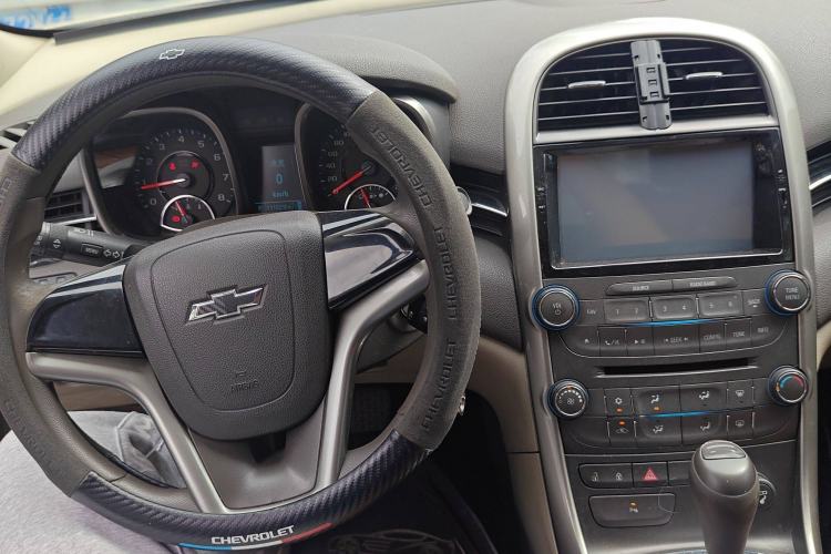 Used Chevrolet Malibu 2014 2.0L Automatic Comfort Edition Interior 3