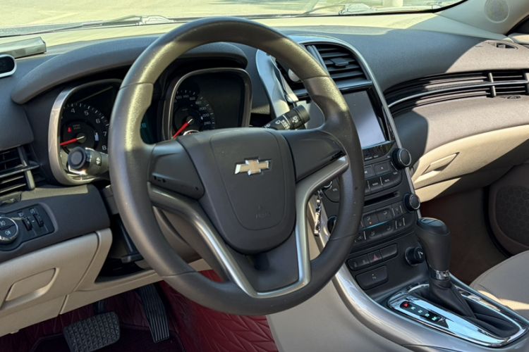 Used Chevrolet Malibu 2014 2.0L Automatic Comfort Edition Interior 3