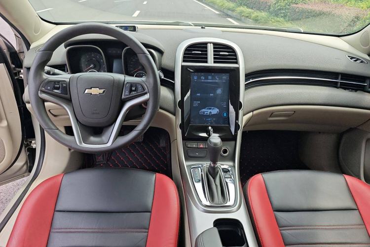 Used Chevrolet Malibu 2014 2.0L Automatic Comfort Edition Interior 3