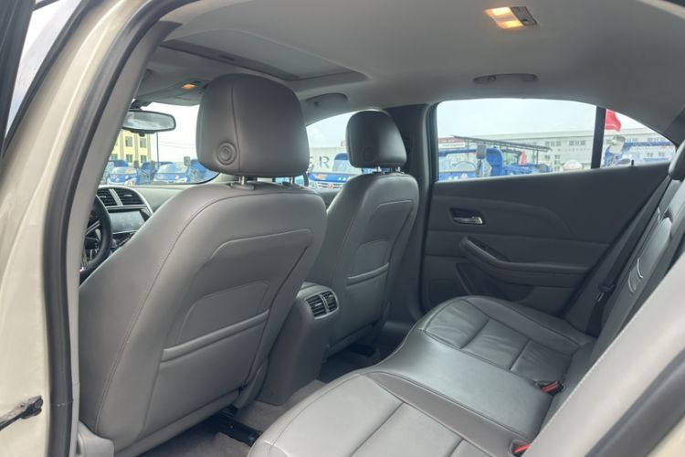 Used Chevrolet Malibu 2014 2.0L Automatic Luxury Edition Interior 4