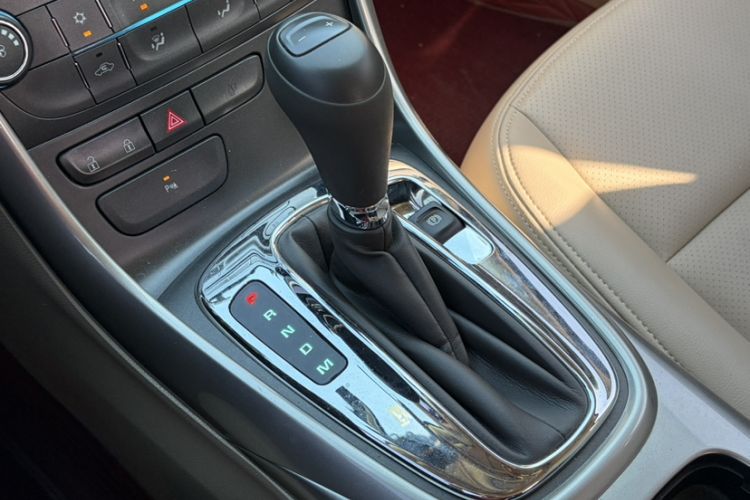 Used Chevrolet Malibu 2014 2.0L Automatic Comfort Edition Interior 4