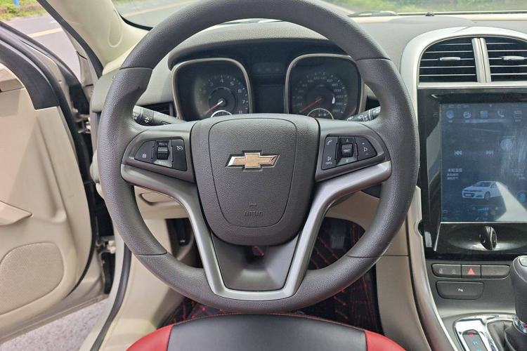 Used Chevrolet Malibu 2014 2.0L Automatic Comfort Edition Interior 4