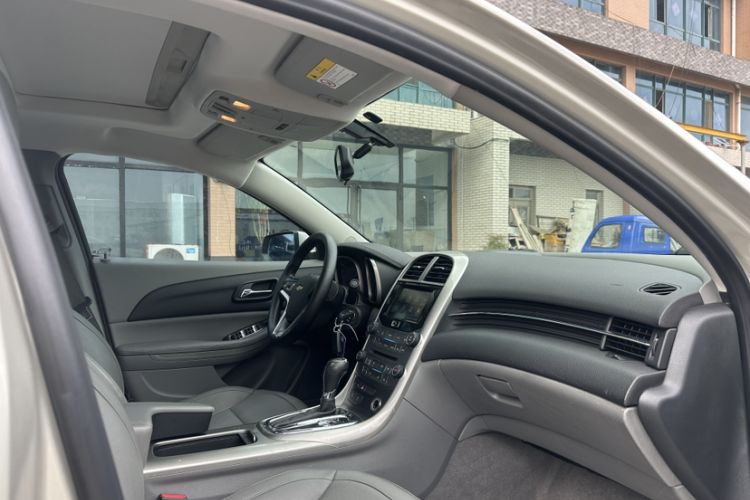 Used Chevrolet Malibu 2014 2.0L Automatic Luxury Edition Interior 5