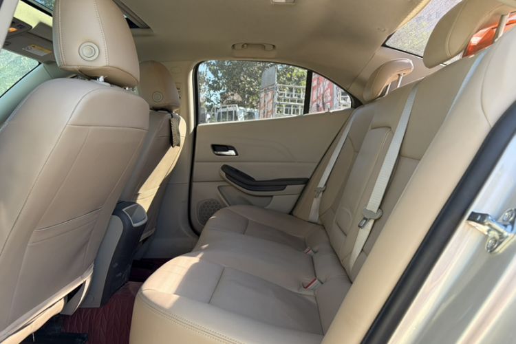 Used Chevrolet Malibu 2014 2.0L Automatic Comfort Edition Interior 6