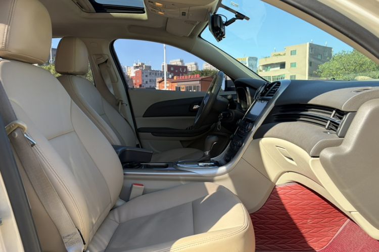 Used Chevrolet Malibu 2014 2.0L Automatic Comfort Edition Interior 9