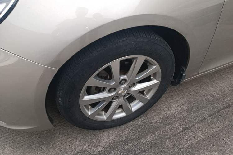 Used Chevrolet Malibu 2014 2.0L Automatic Luxury Edition Left Front Wheel Hub