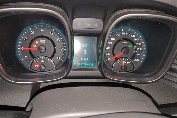 Used Chevrolet Malibu 2014 2.0L Automatic Luxury Edition Odometer Close Up